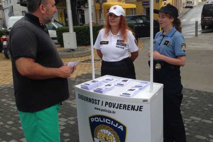 Slika info punkt novi strani policajci 2016 mala.jpg
